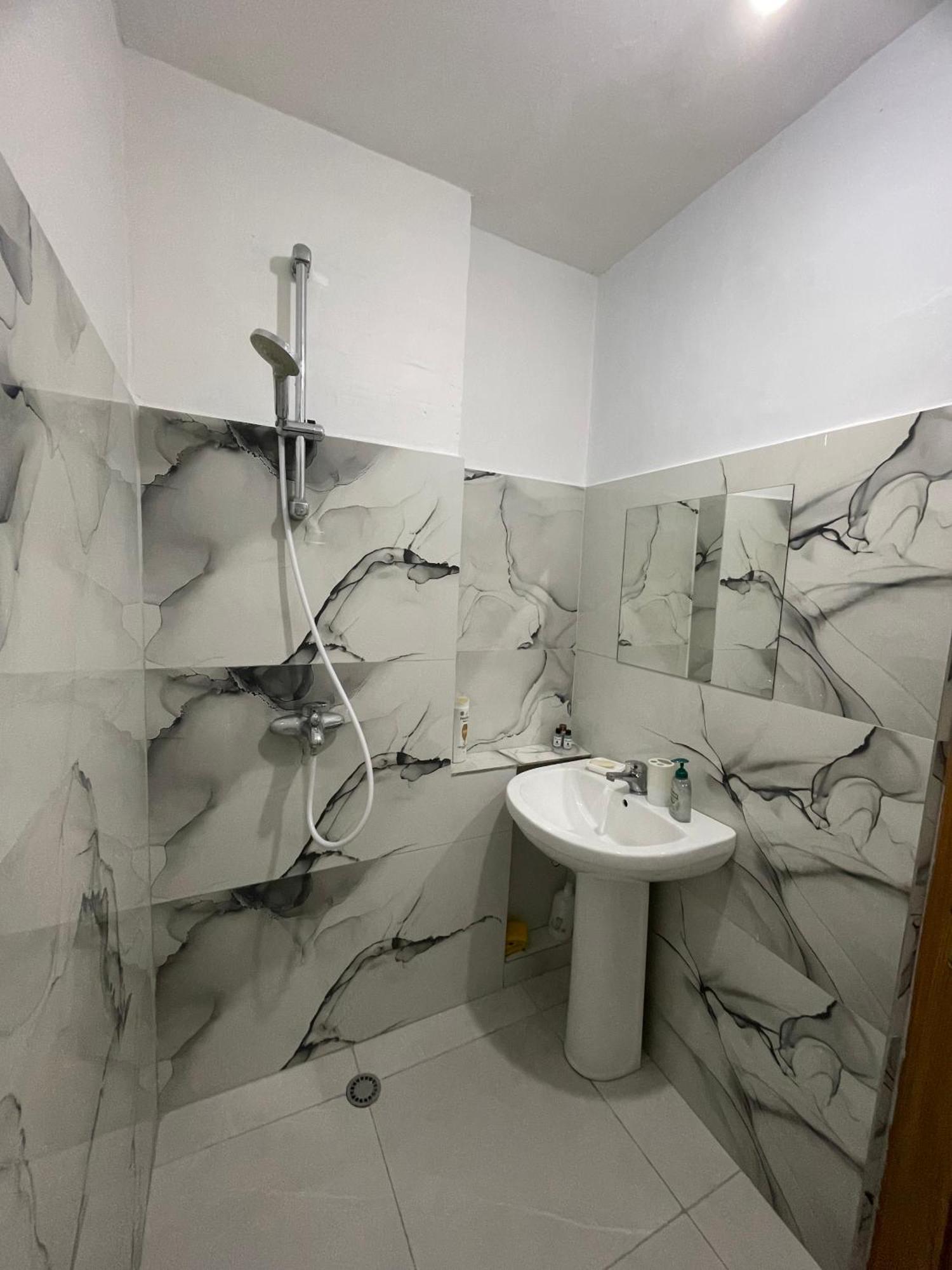 Agroni Rooms Τίρανα Εξωτερικό φωτογραφία